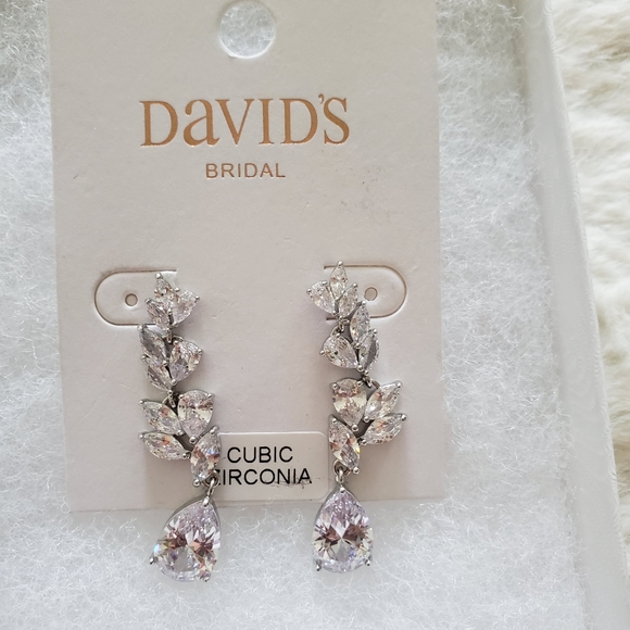 Earrings - Picture 3 of 6